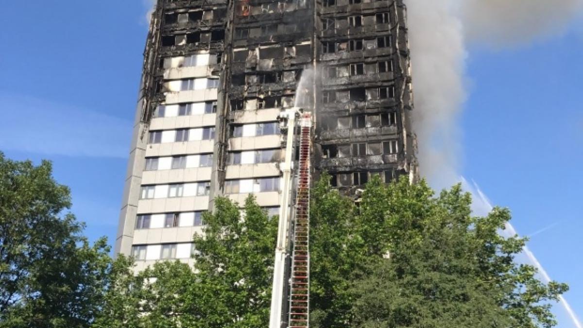mobilizare impresionanta in londra in urma incendiului de la grenfell tower