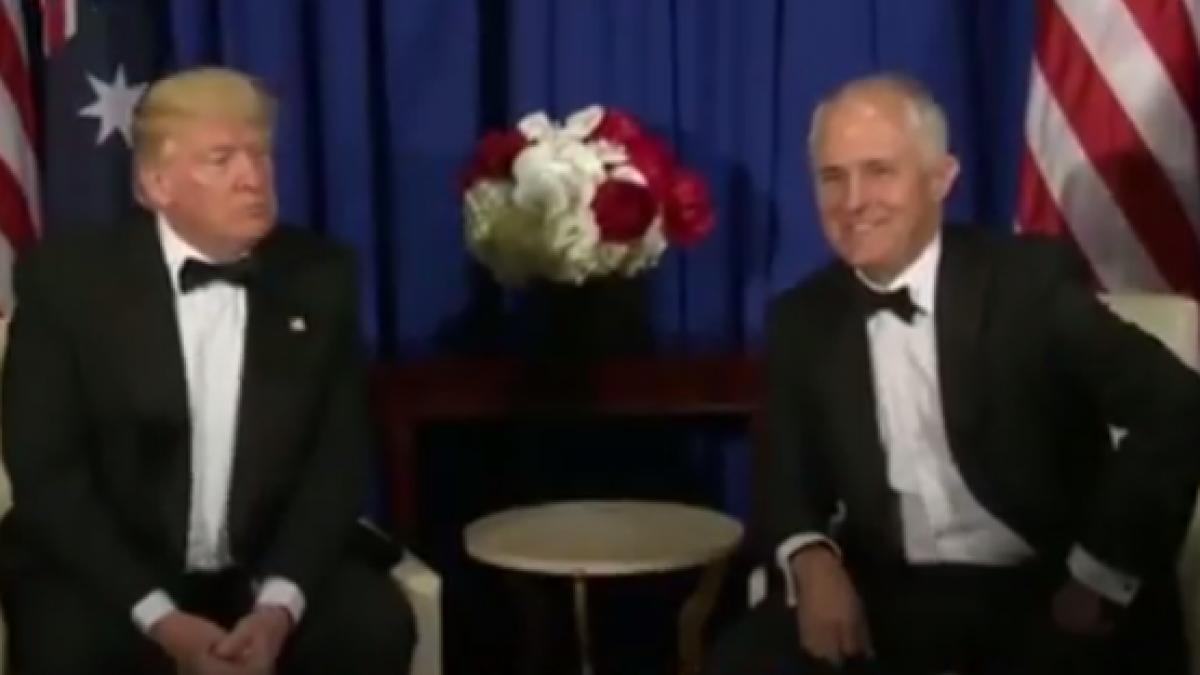premierul australian filmat in timp ce il imita pe donald trump video