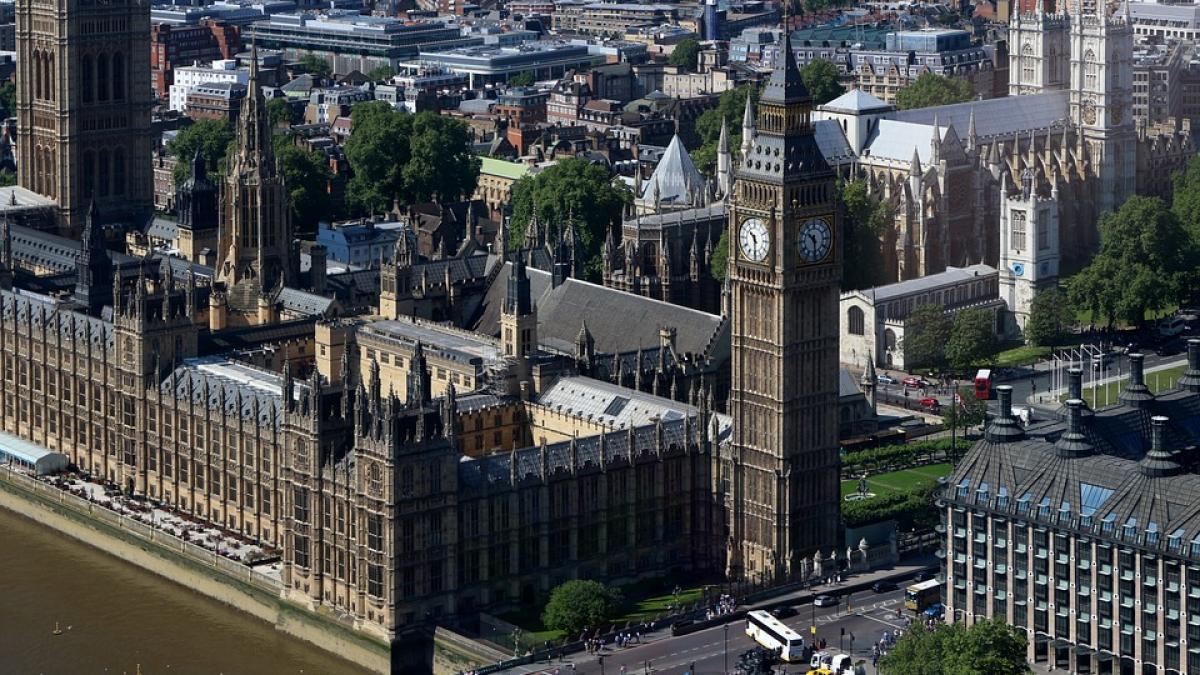 alerta terorista la londra incident armat in apropierea parlamentului