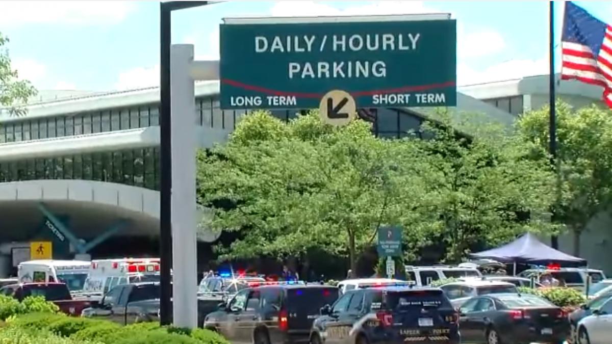 alerta in sua un politist injunghiat pe un aeroport se crede ca a fost o pista terorista