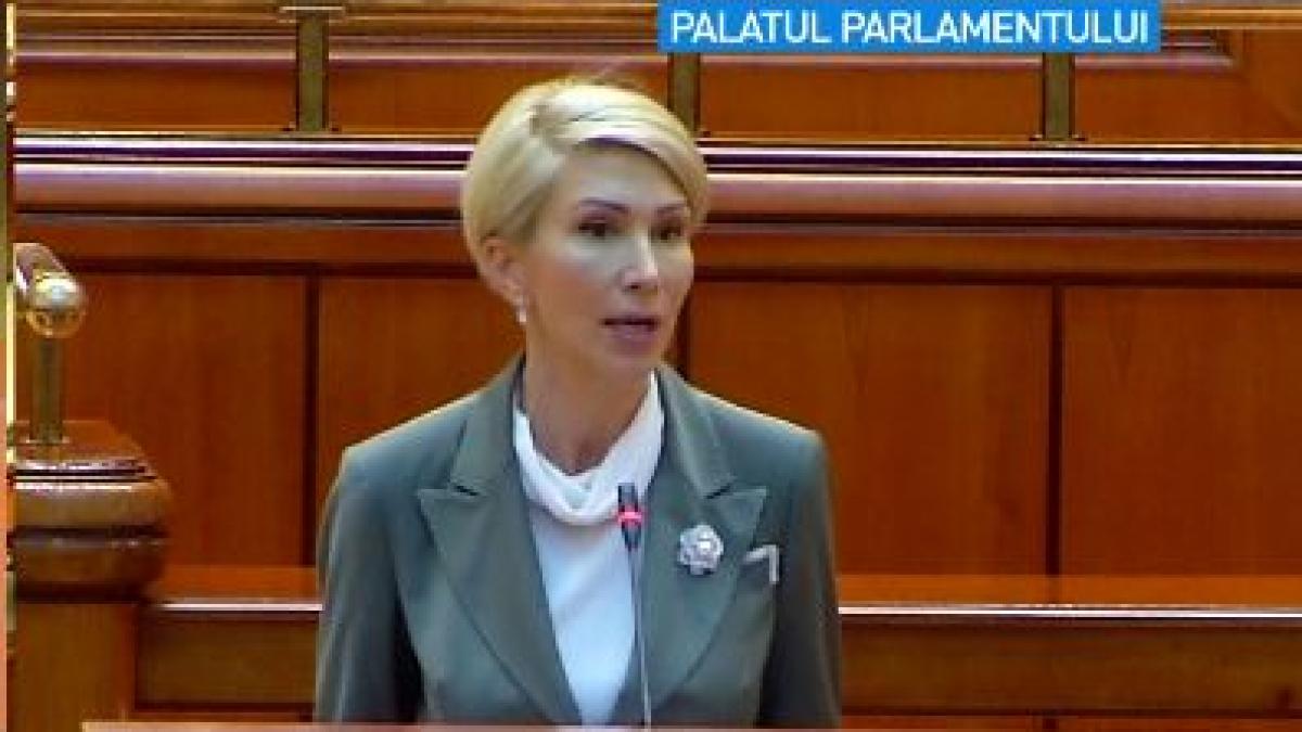 mai multi parlamentari psd au parasit sala de plen in timpul discursului ralucai turcan