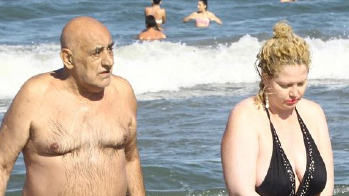 oana lis in costum de baie cum s a afisat sotia fostului edil la plaja