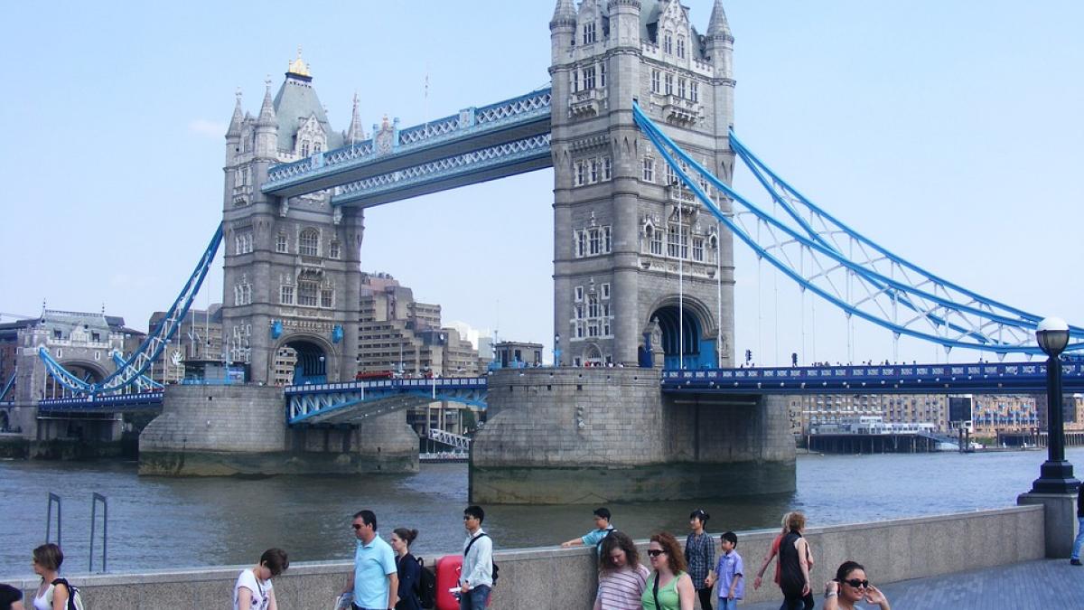 romanii din marea britanie ar urma sa fie rugati sa se inregistreze pentru reglementarea statului