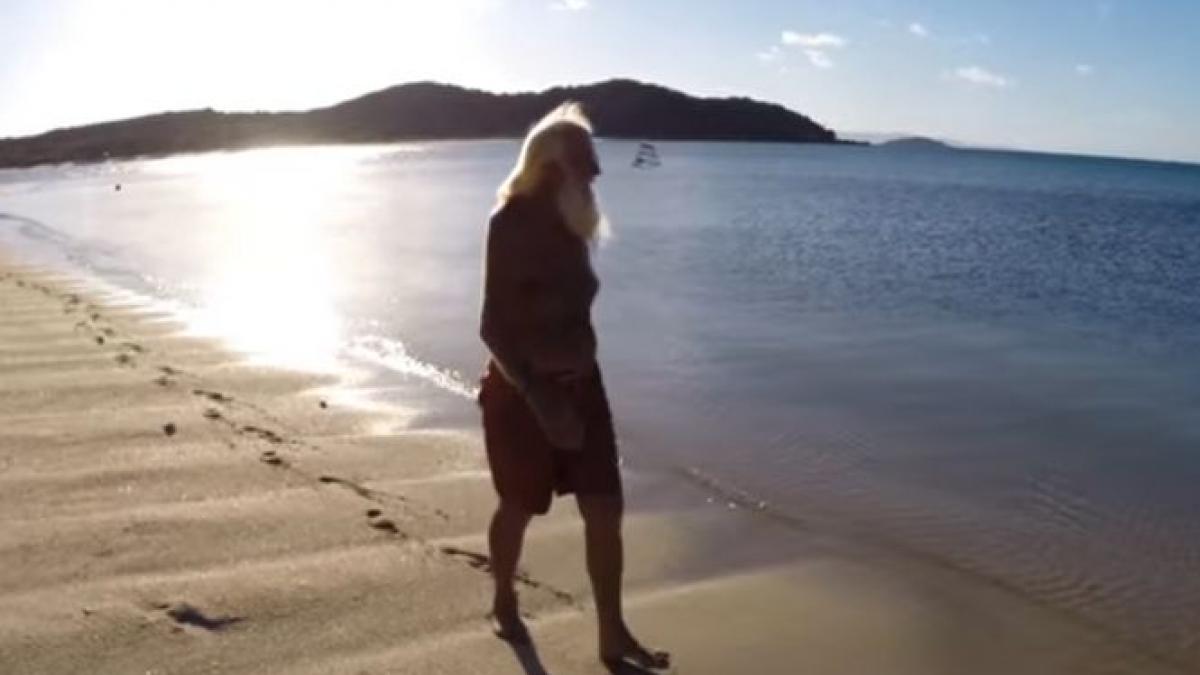 povestea multimilionarului care traieste de 20 de ani singur pe o insula n as putea fi mai linistit