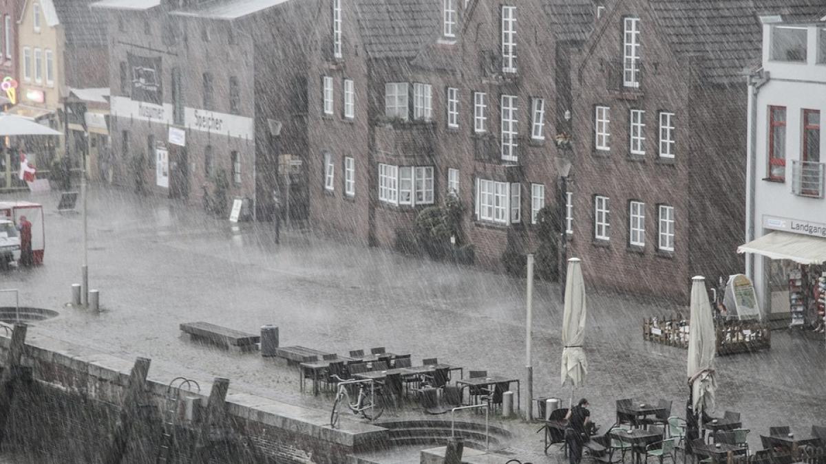 a intrat in vigoare un cod portocaliu de ploi violente si grindina