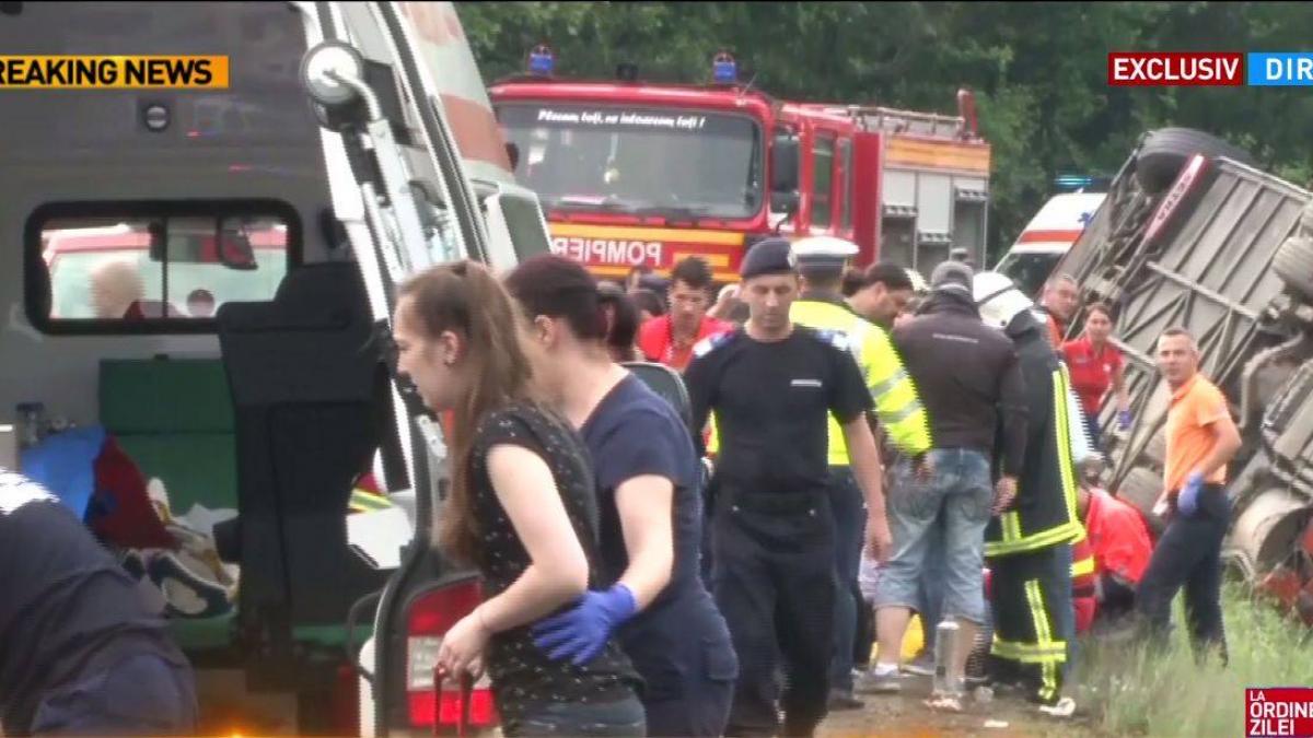 accident grav intre predeal si paraul rece 17 de victime dupa ce un autocar s a rasturnat cod rosu
