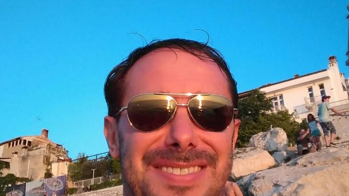 si a invitat fosta iubita si pe noul sau partener la o cina ce a urmat este de a dreptul socant