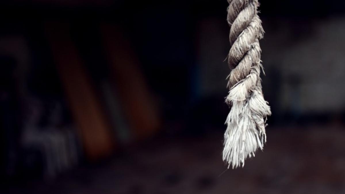 tragedie in buzau un copil de 14 ani a fost gasit spanzurat de un plop