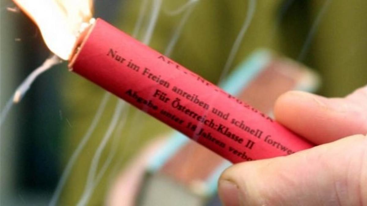 adolescent de 15 ani mutilat de o petarda militara care i a explodat in maini la poligonul de la