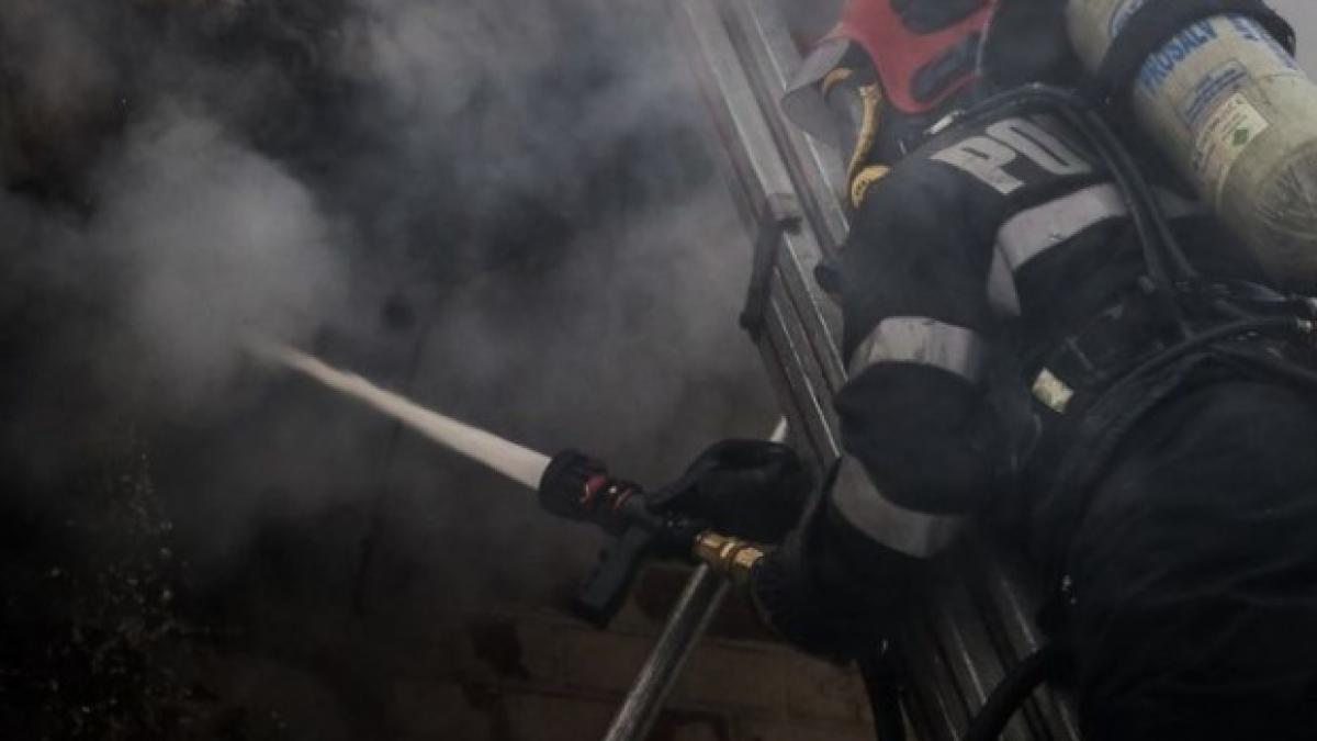 incendiul izbucnit la o cladire din localitatea cernica a fost stins