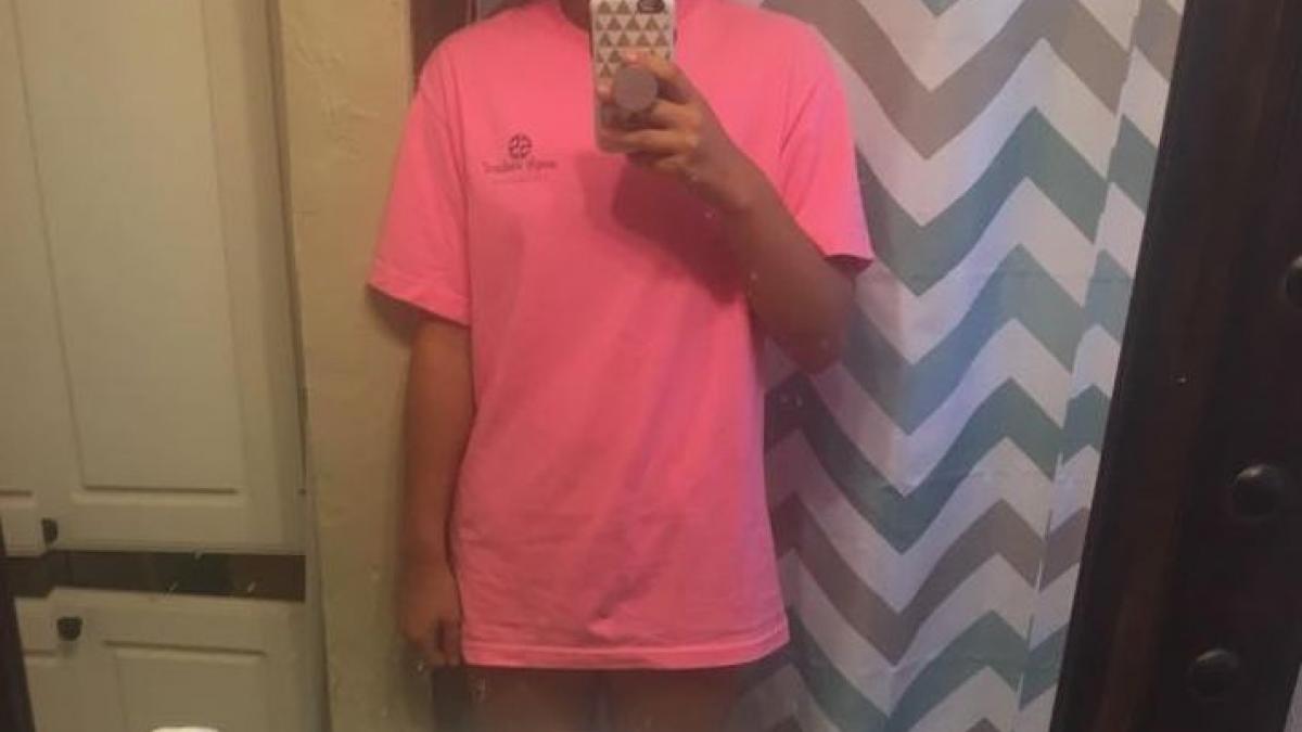 erau 40 de grade afara si a iesit sa si ia un suc imbracata asa o femeie a inceput sa tipe la ea