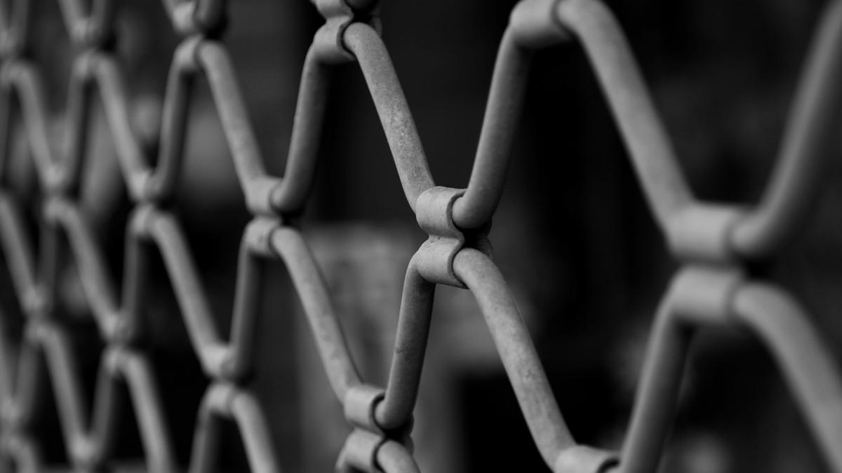 fost sef de politie in spatele gratiilor dupa ce a omorat in bataie un om motivul este de a dreptul