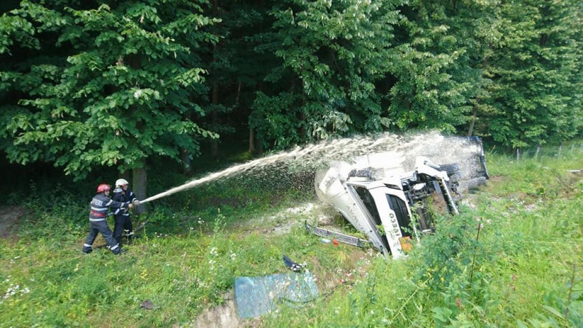 panica pe a3 un camion a luat foc