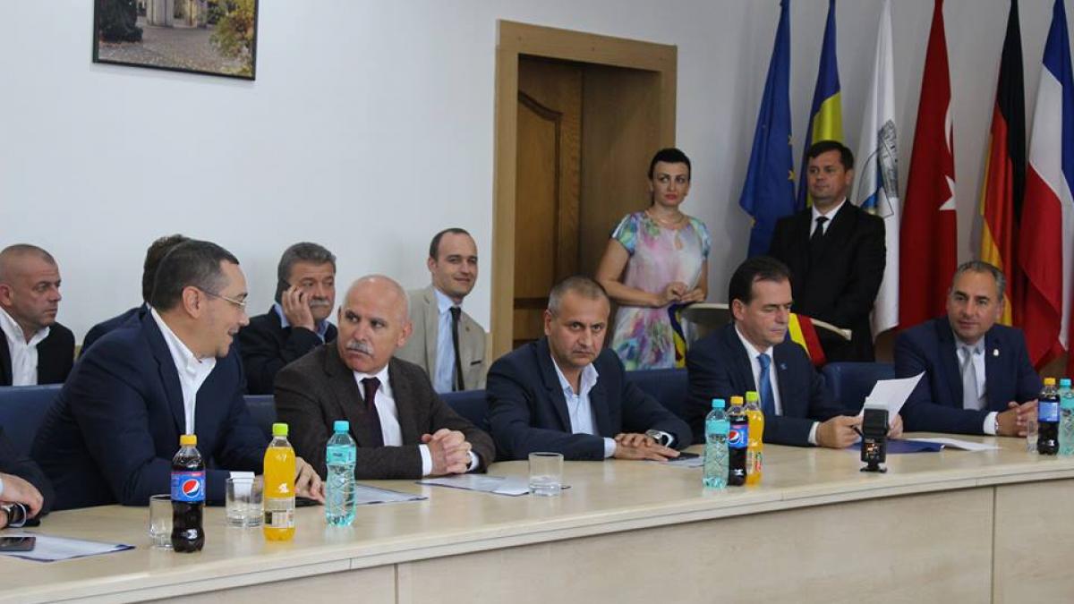 incendiar victor ponta la masa cu ludovic orban