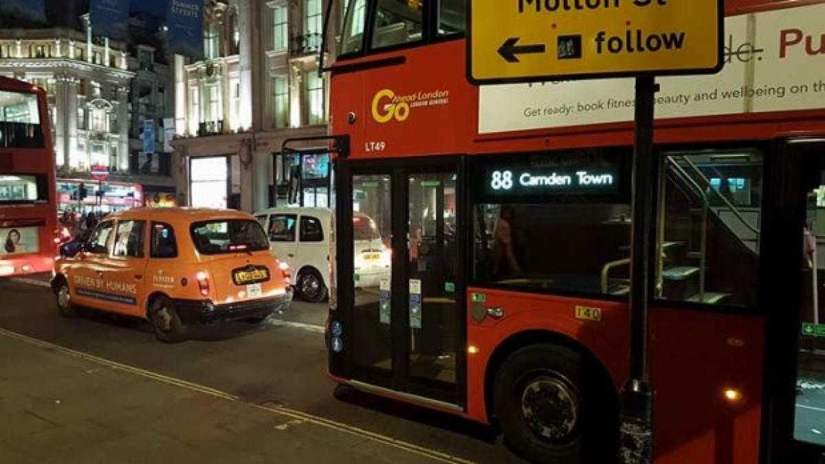 o noua lovitura pentru marea britanie o masina a intrat in mai multi pietoni din apropierea statiei