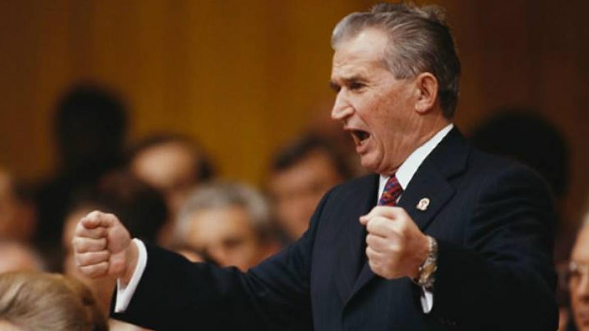 de ce purta ceausescu un costum nou in fiecare zi