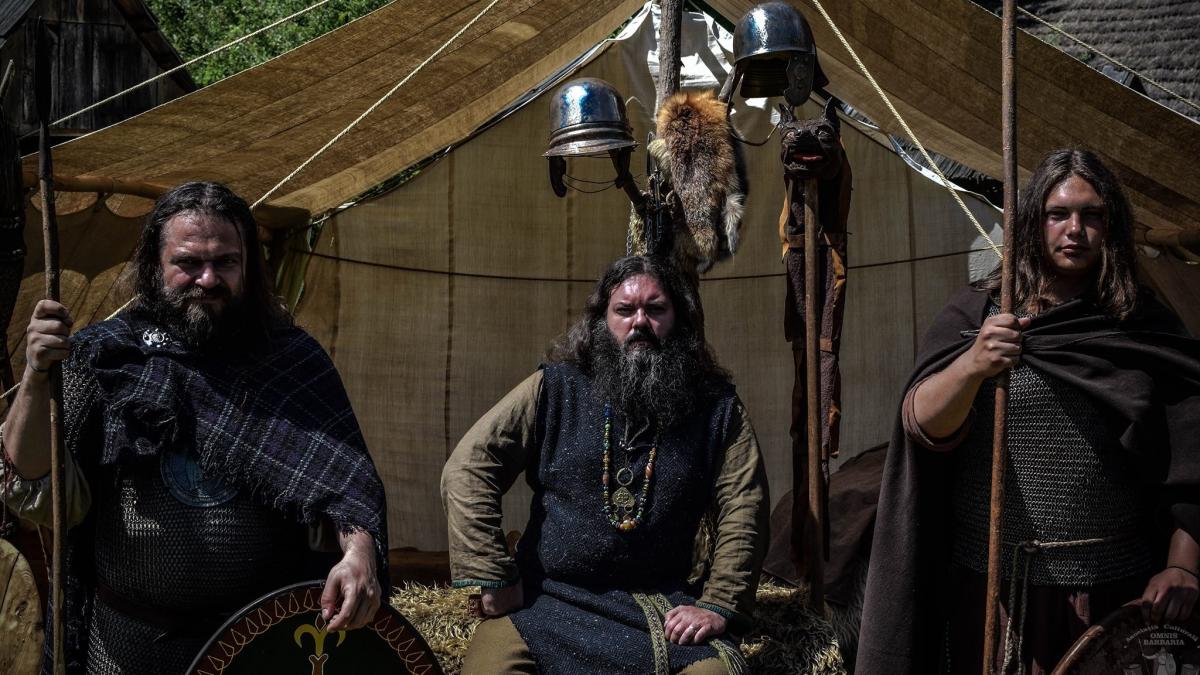 eroii zilei argesenii care ne readuc la viata stramosii