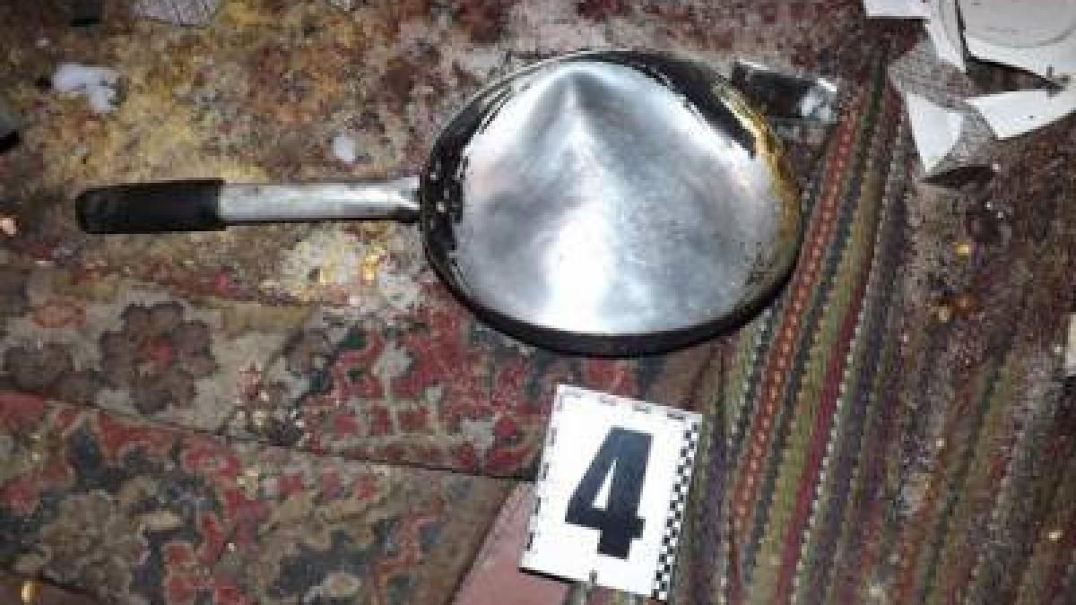 se intampla in romania o femeie si a omorat sotul cu o tigaie