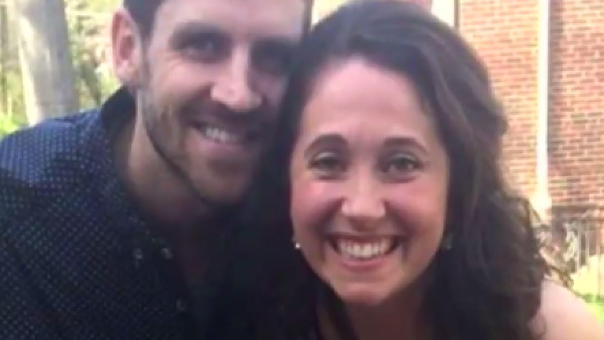 a gasit o metoda inedita de a si anunta mama ca este insarcinata a jignit o dar a inceput sa planga