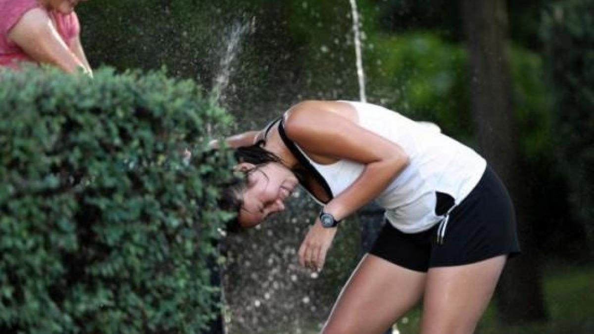 cod rosu de canicula in 19 judete si bucuresti temperaturile ajung pana la 44 de grade