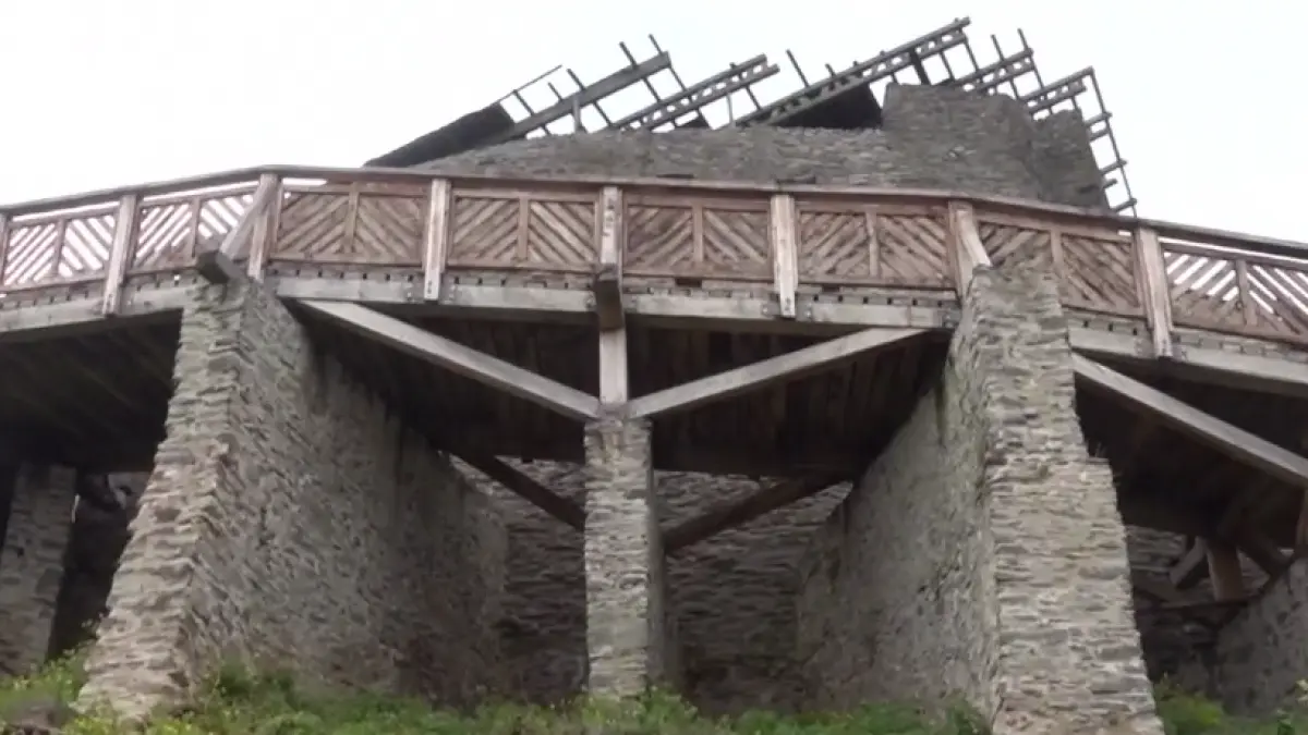 barbat in coma dupa ce a cazut de la o inaltime de 3 metri la cetatea feldioara