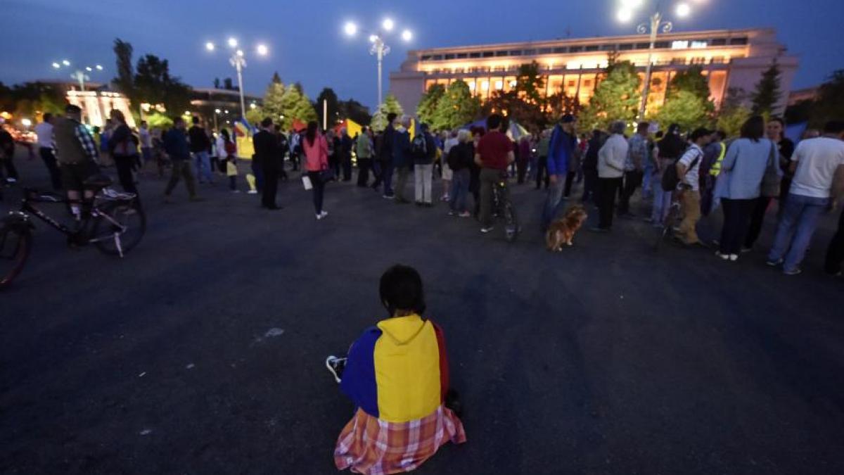 cateva sute de persoane la protestul din capitala oamenii au scandat hotii si justitie nu coruptie