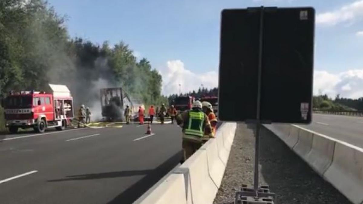 accident rutier grav pe o autostrada din germania cel putin 30 de persoane au fost ranite iar 18 au