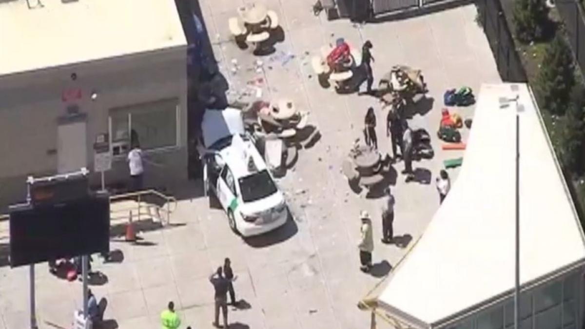 o masina a intrat in pietoni la boston cel putin noua raniti