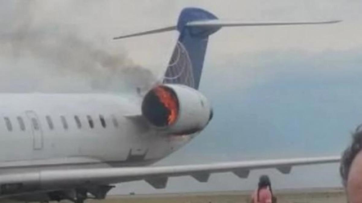 panica in aer un avion united airlines a aterizat cu un motor in flacari