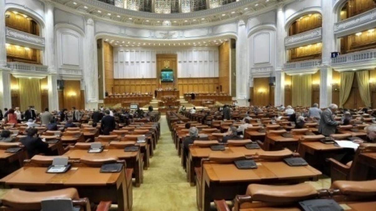 parlamentarii isi dubleaza veniturile