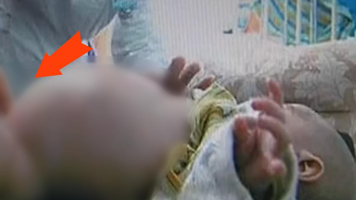 parintii au ajuns la spital urland cu copilul a carui burta se umflase brusc si era uriasa medicii