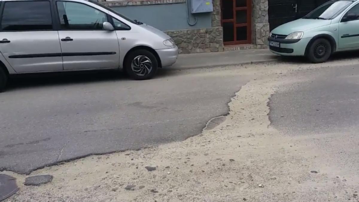 strazi asfaltate cu pamant intr un oras din romania video