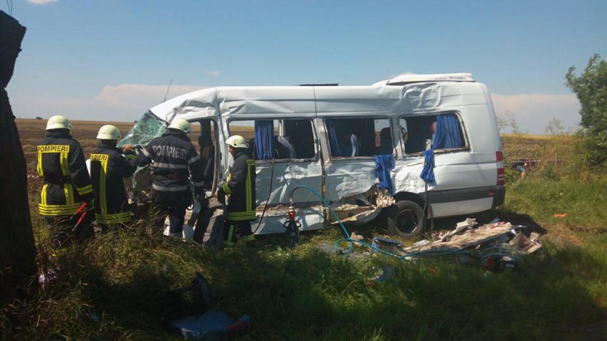 cod rosu de interventie grav accident intre un microbuz si un tir o persoana a murit la spital cod rosu de interventie grav accident intre un microbuz si un tir o persoana a murit la spital