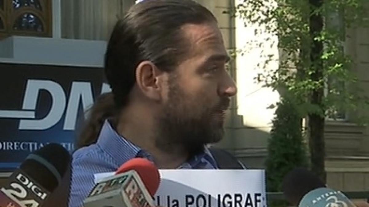 deputatul liviu plesoianu a protestat in fata sediului directiei nationale anticoruptie
