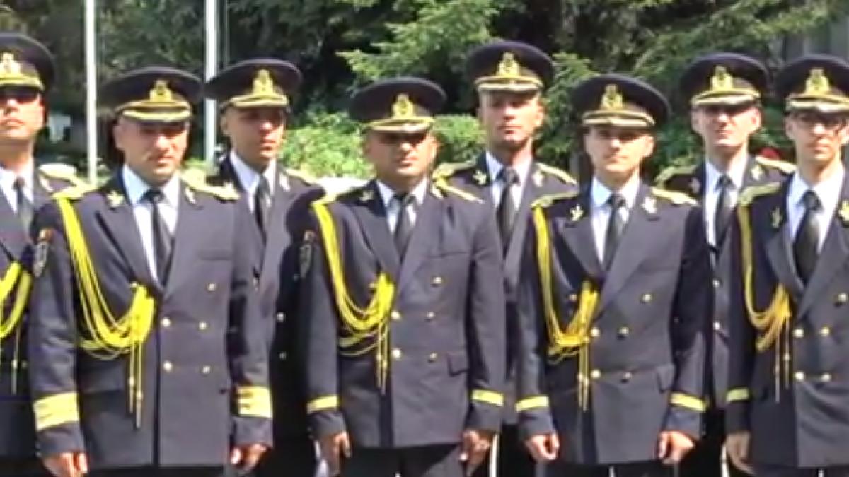 te trec fiorii cum canta acesti militari romani video