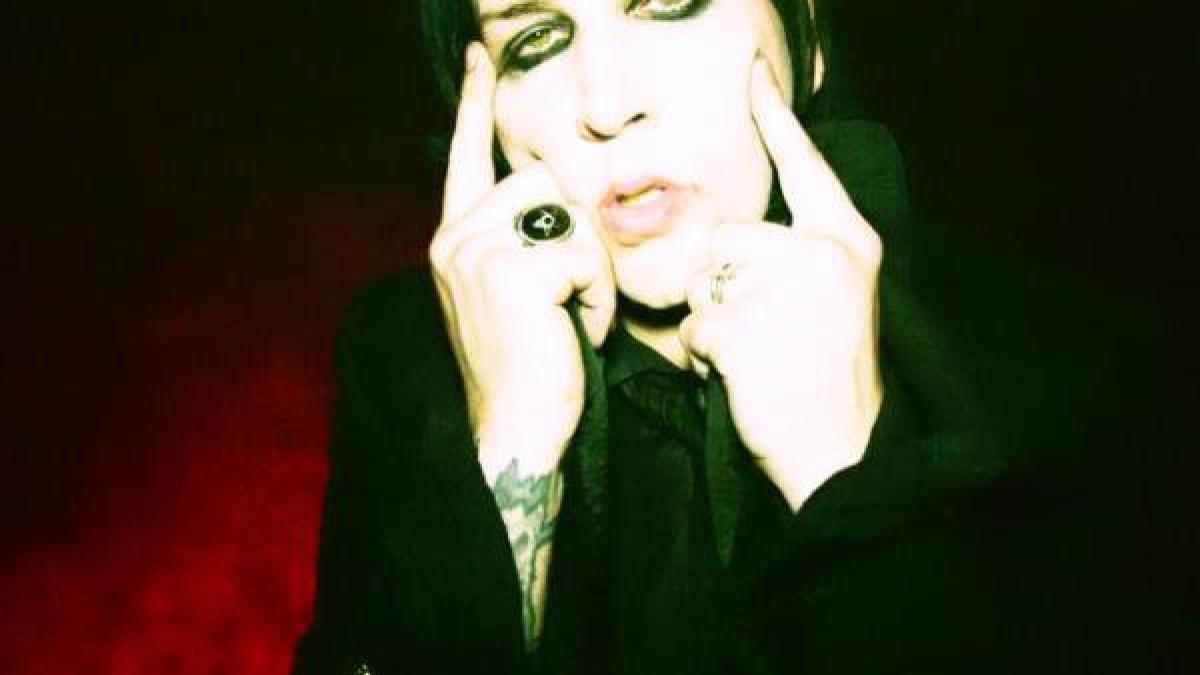doliu in familia lui marilyn manson mesajul trist al starului rock