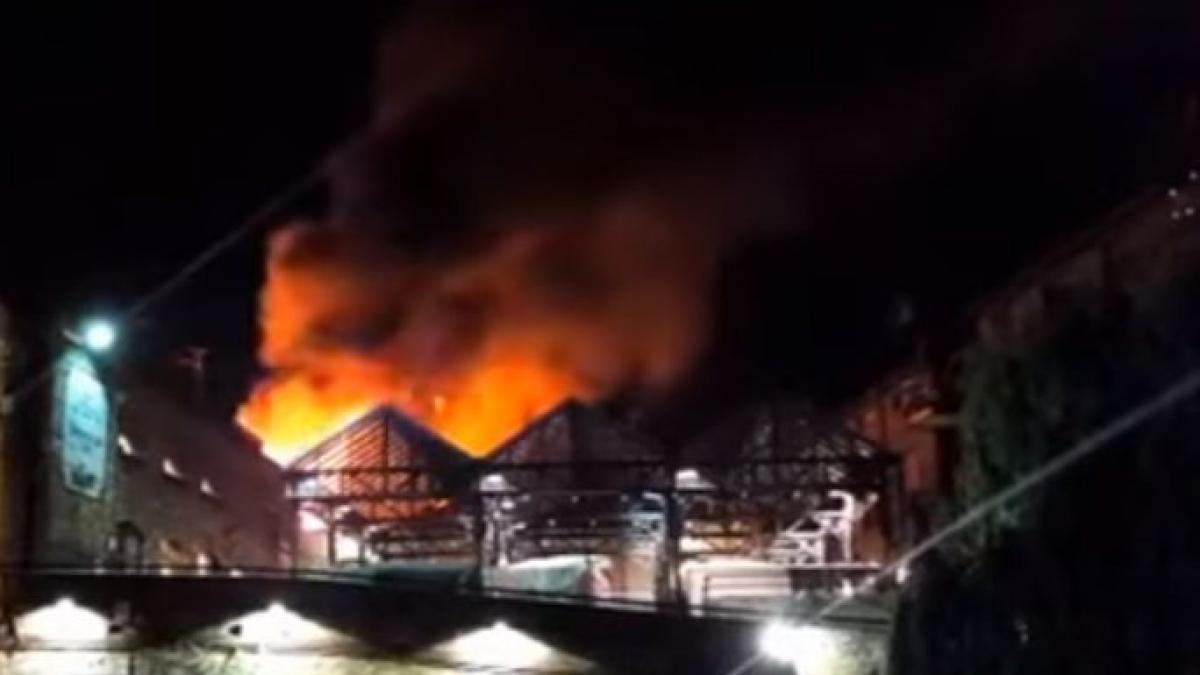 incendiu puternic la unul dintre simbolurile londrei peste 70 de pompieri au ajuns la fata locului