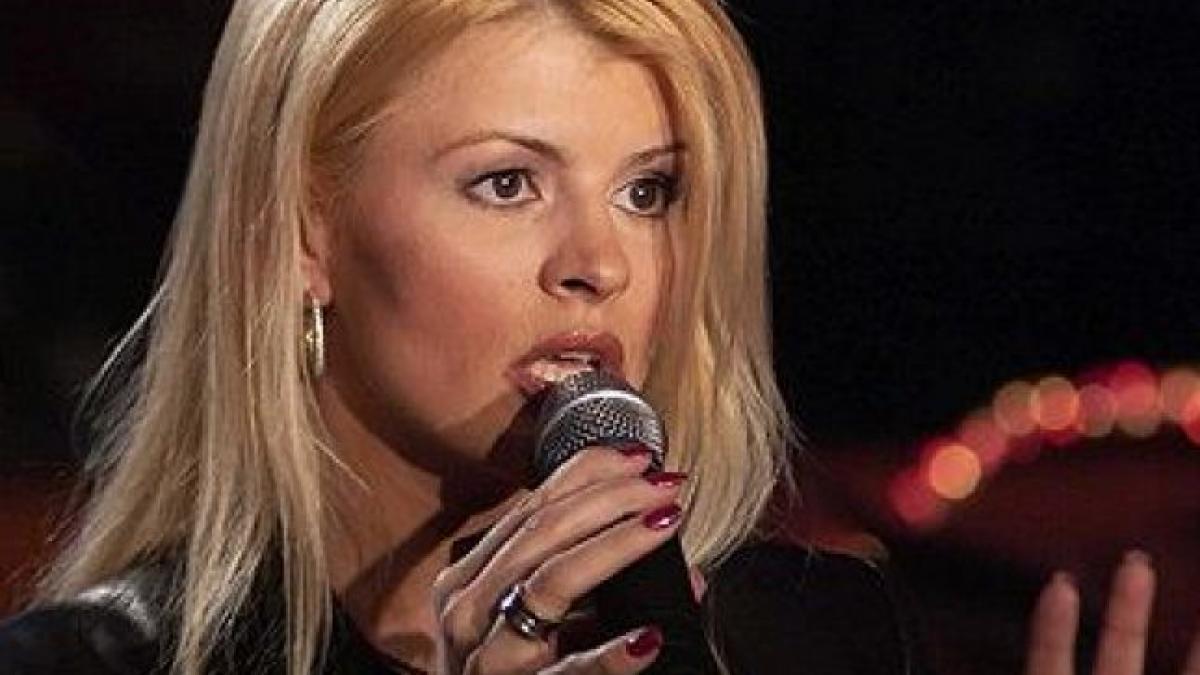 sanda ladosi lovitura de gratie innei este foarte frumusica dar fara voce