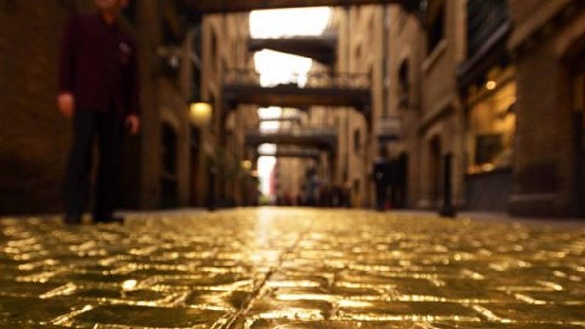 orasul din romania care are strazile pavate cu aur oriunde ai pasi sigur gasesti aur