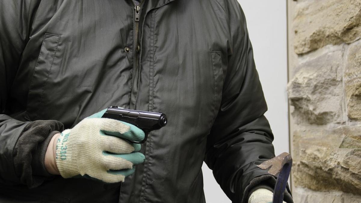 caz revoltator in marea britanie o familie de romani a fost jefuita de doi conationali video