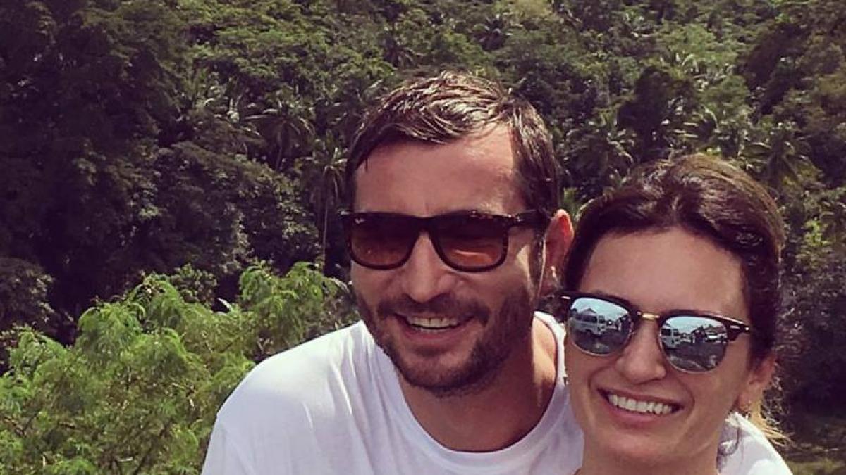 o vedeta de la noi a recunoscut da sunt insarcinata