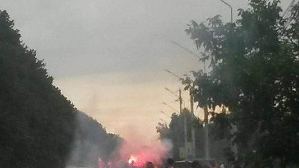 haos provocat de fanii lui dinamo au blocat dn 1 la plecarea echipei spre ploiesti