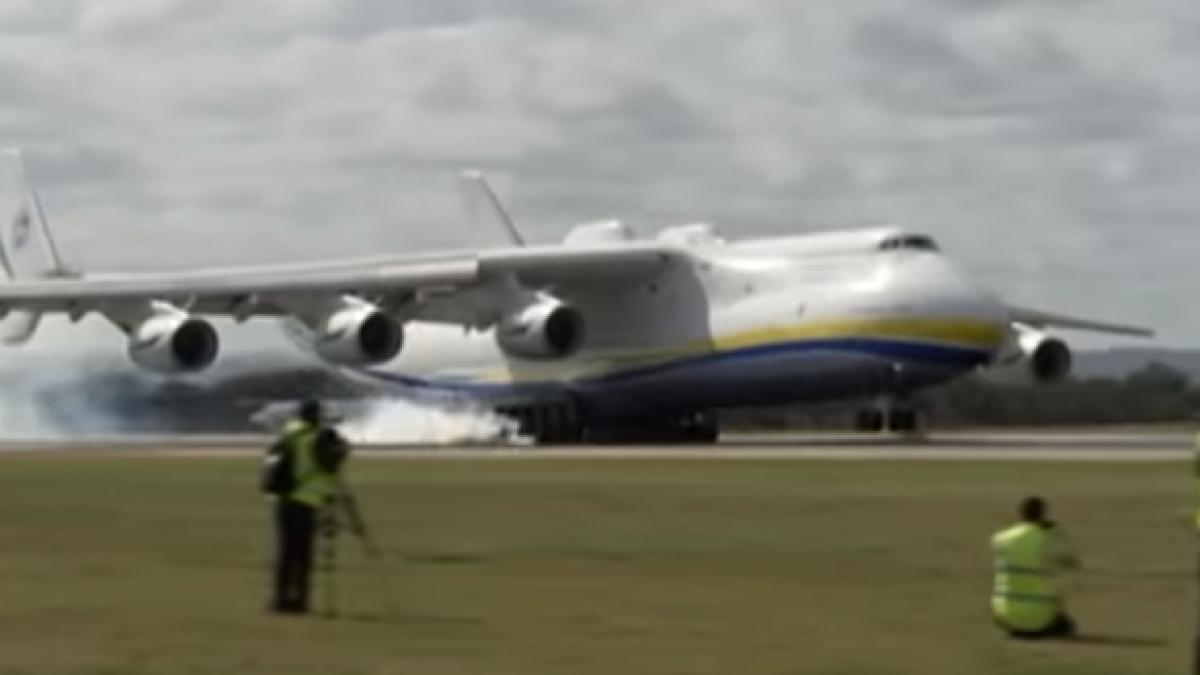 incident pe aeroportul timisoara un avion cargo a intrat pe spatiul verde de langa pista