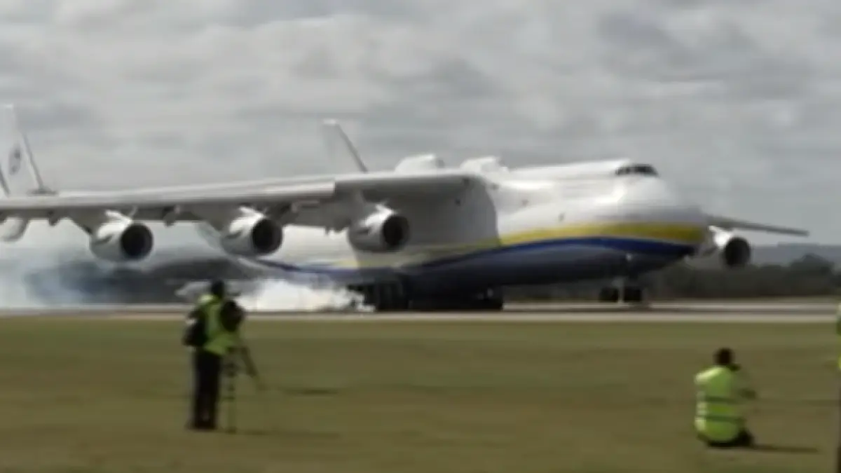 incident pe aeroportul timisoara un avion cargo a intrat pe spatiul verde de langa pista