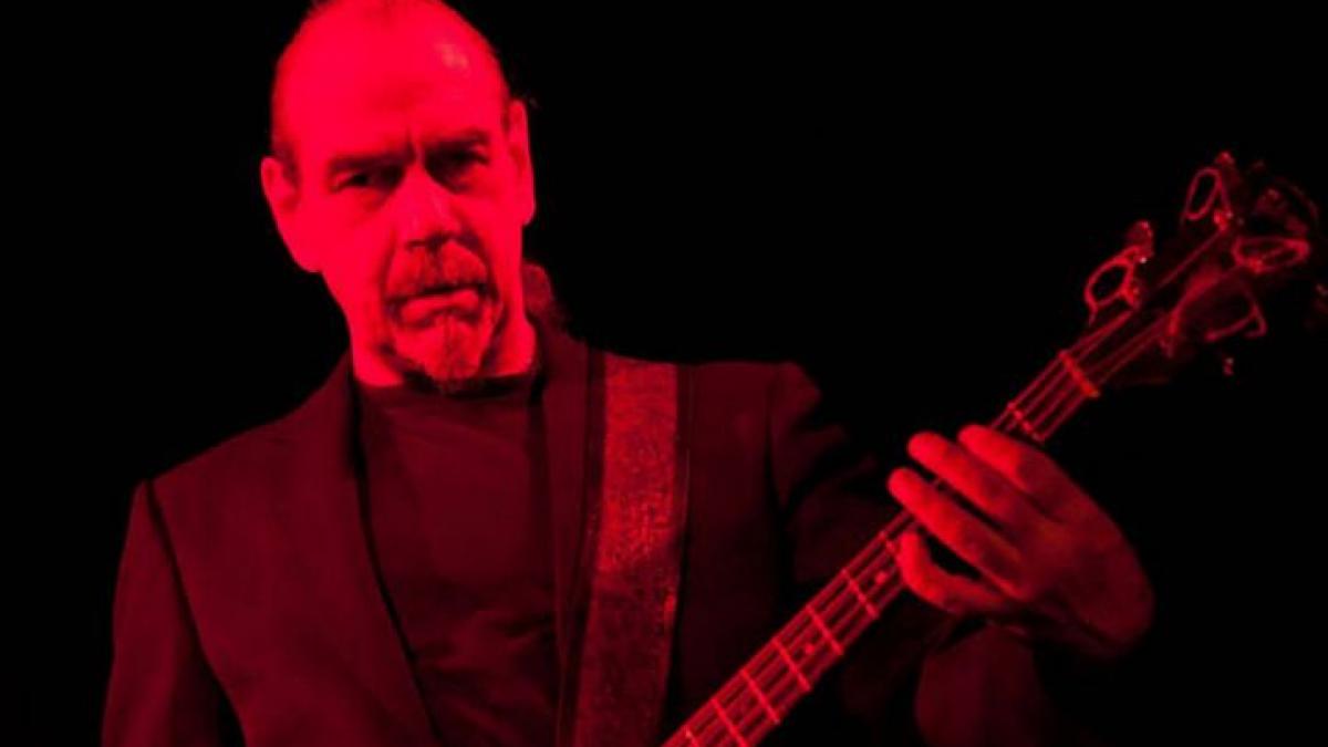 a murit muzicianul american peter principle basist si compozitor al grupului tuxedomoon