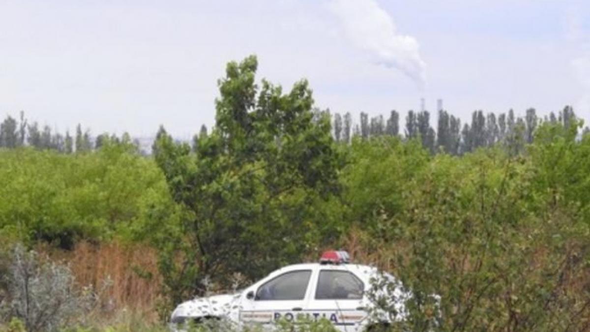 un craiovean a vazut o masina de politie oprita pe un drum neumblat cand s a uitat inauntru a fost