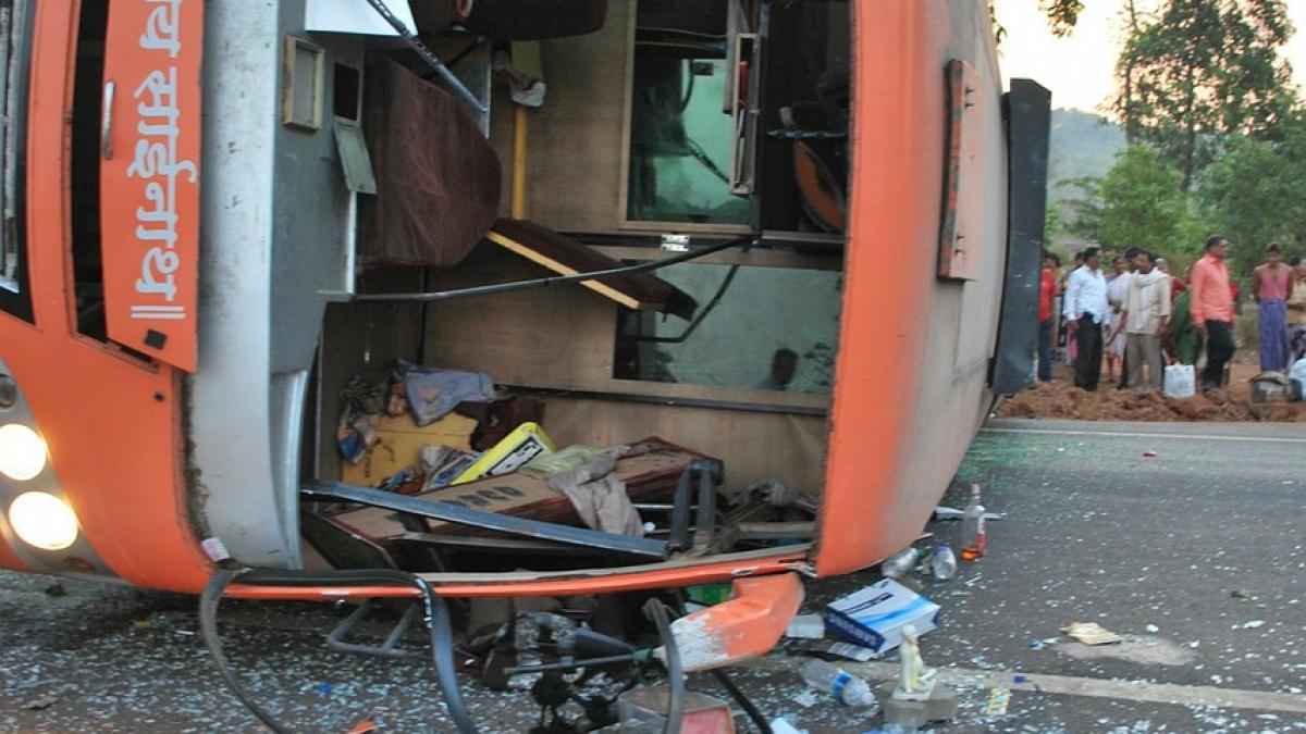 accident grav in judetul cluj opt persoane au ajuns la spital dupa ce un autocar s a rasturnat a