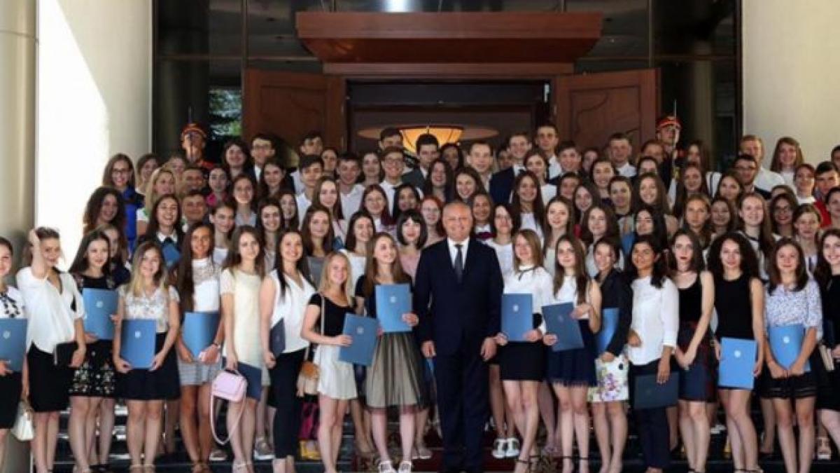 revolta elevilor eminenti din moldova fata de igor dodon mai multi elevi au refuzat diplomele de