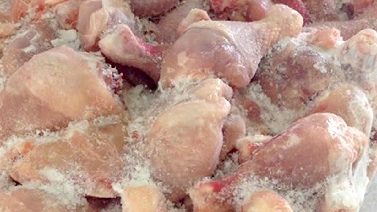 cum se dezgheata corect carnea de pui greseala care te poate imbolnavi