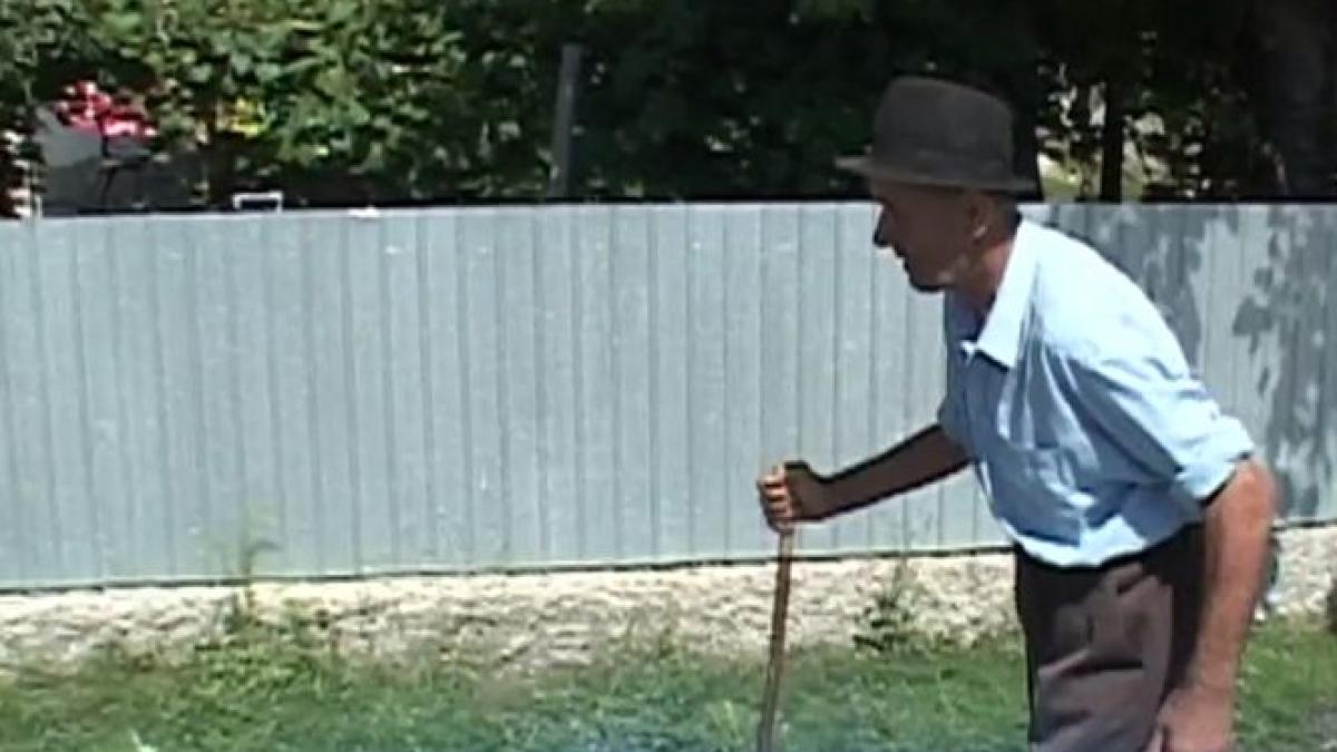 povestea barbatului obligat sa demonstreze in fiecare luna ca este viu